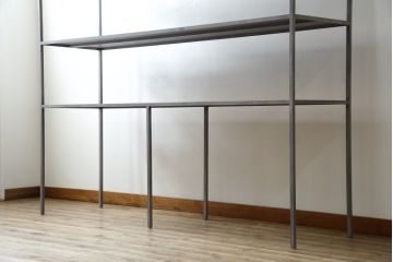 中古　ヨーロッパ　ブランド家具　特注　オーダー品!!　美しいシルエットのアイアンラック(オープンラック、シェルフ、店舗什器、飾り棚、陳列棚)(製作費約30万円)(R-079792)