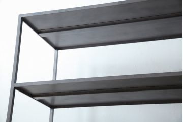 中古　ヨーロッパ　ブランド家具　特注　オーダー品!!　美しいシルエットのアイアンラック(オープンラック、シェルフ、店舗什器、飾り棚、陳列棚)(製作費約30万円)(R-079792)