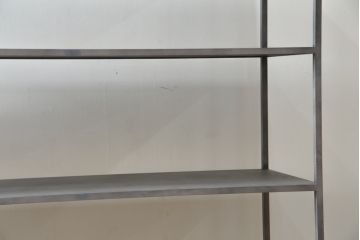 中古　ヨーロッパ　ブランド家具　特注　オーダー品!!　美しいシルエットのアイアンラック(オープンラック、シェルフ、店舗什器、飾り棚、陳列棚)(製作費約30万円)(R-079792)