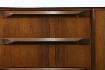 イギリスビンテージ　A.H.McIntosh(マッキントッシュ)社　深みある木の色合いが魅力のサイドボード(サイドキャビネット、リビングボード、収納棚、戸棚、引き出し、ヴィンテージ、英国、北欧)(R-079793)