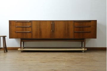 イギリスヴィンテージ　A.H.McIntosh(マッキントッシュ)社　深みある木の色合いが魅力のサイドボード　(R-079793)