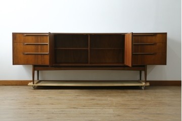 イギリスヴィンテージ　A.H.McIntosh(マッキントッシュ)社　深みある木の色合いが魅力のサイドボード　(R-079793)