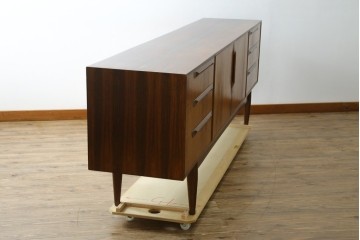 イギリスヴィンテージ　A.H.McIntosh(マッキントッシュ)社　深みある木の色合いが魅力のサイドボード　(R-079793)