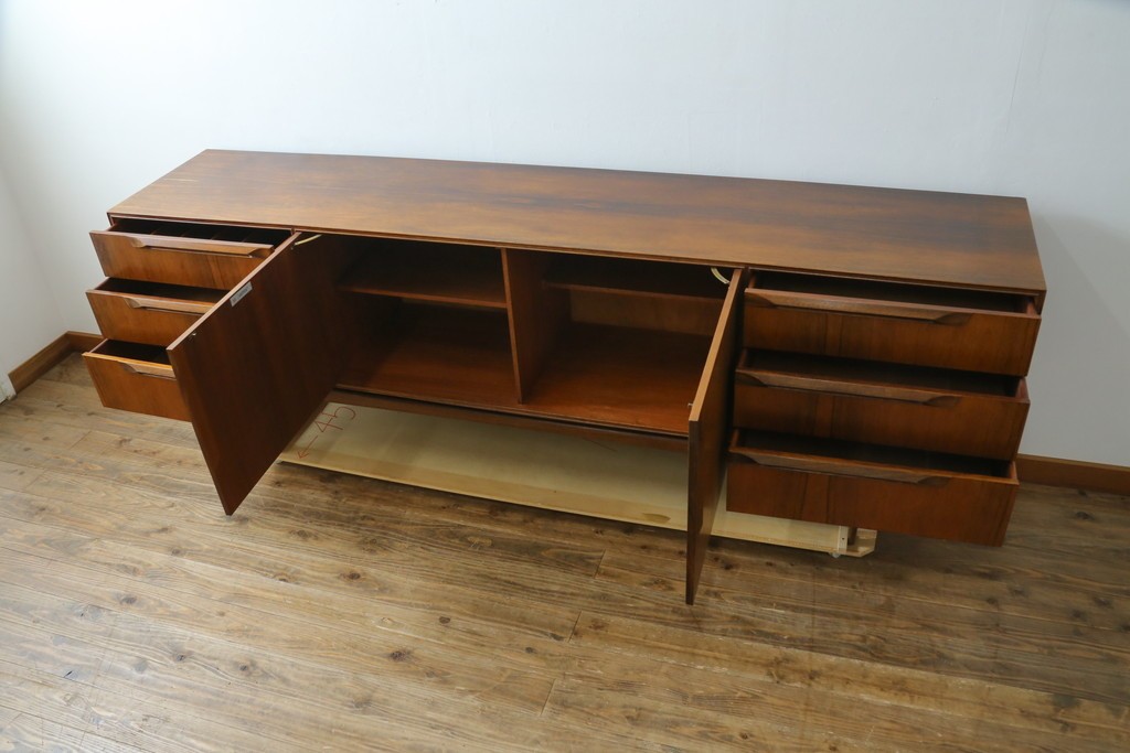 イギリスヴィンテージ　A.H.McIntosh(マッキントッシュ)社　深みある木の色合いが魅力のサイドボード　(R-079793)