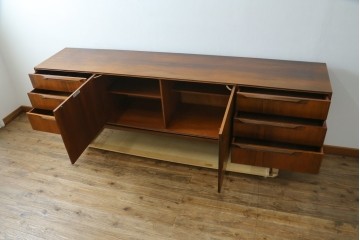 イギリスヴィンテージ　A.H.McIntosh(マッキントッシュ)社　深みある木の色合いが魅力のサイドボード　(R-079793)