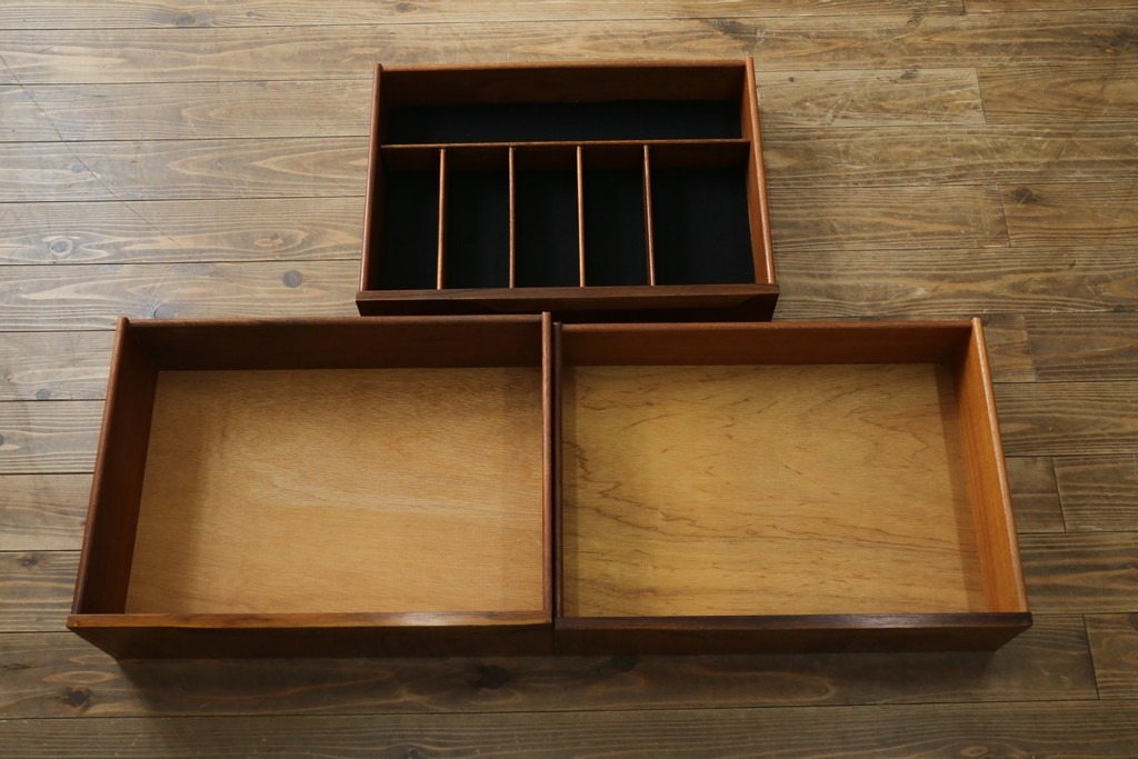 イギリスヴィンテージ　A.H.McIntosh(マッキントッシュ)社　深みある木の色合いが魅力のサイドボード　(R-079793)