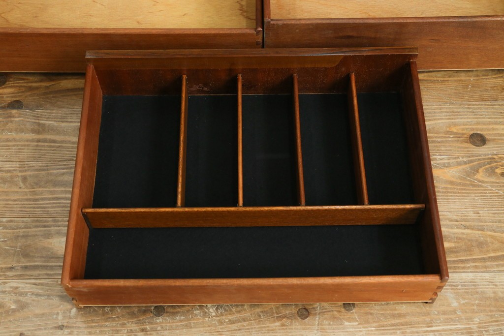 イギリスヴィンテージ　A.H.McIntosh(マッキントッシュ)社　深みある木の色合いが魅力のサイドボード　(R-079793)