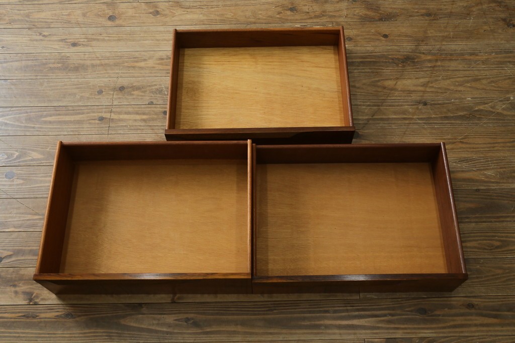 イギリスヴィンテージ　A.H.McIntosh(マッキントッシュ)社　深みある木の色合いが魅力のサイドボード　(R-079793)