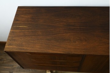 イギリスヴィンテージ　A.H.McIntosh(マッキントッシュ)社　深みある木の色合いが魅力のサイドボード　(R-079793)