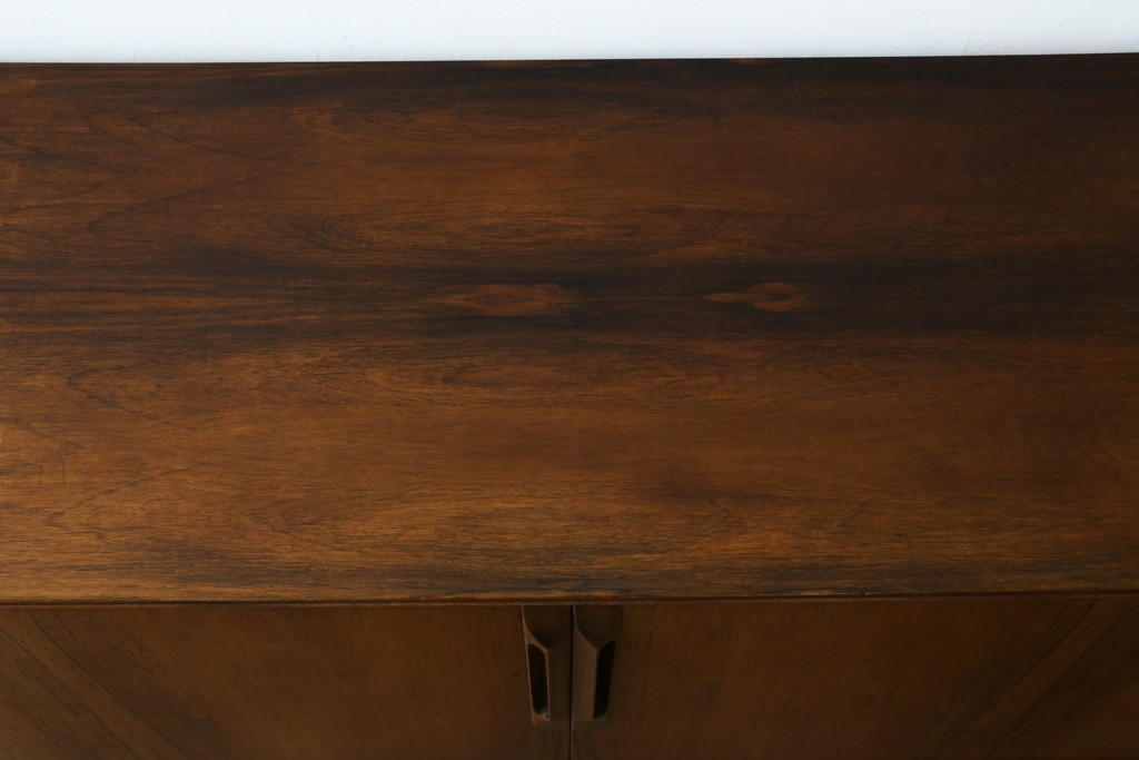 イギリスヴィンテージ　A.H.McIntosh(マッキントッシュ)社　深みある木の色合いが魅力のサイドボード　(R-079793)