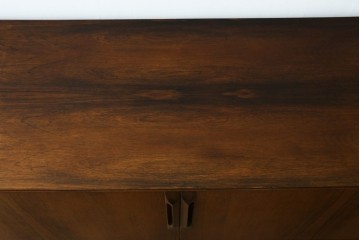 イギリスヴィンテージ　A.H.McIntosh(マッキントッシュ)社　深みある木の色合いが魅力のサイドボード　(R-079793)