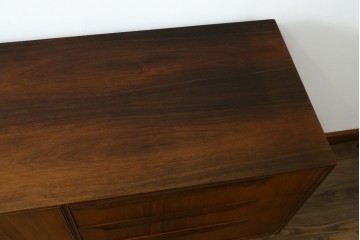 イギリスヴィンテージ　A.H.McIntosh(マッキントッシュ)社　深みある木の色合いが魅力のサイドボード　(R-079793)