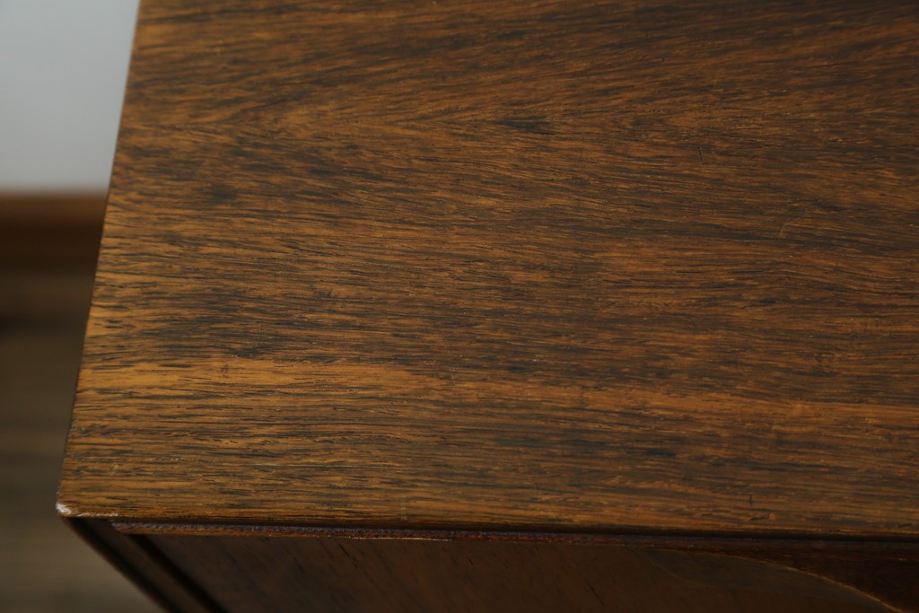 イギリスヴィンテージ　A.H.McIntosh(マッキントッシュ)社　深みある木の色合いが魅力のサイドボード　(R-079793)