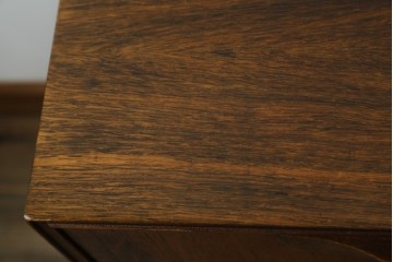 イギリスヴィンテージ　A.H.McIntosh(マッキントッシュ)社　深みある木の色合いが魅力のサイドボード　(R-079793)