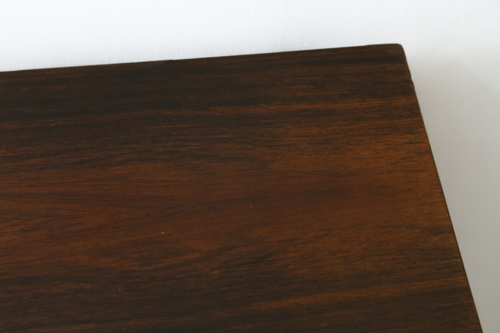 イギリスヴィンテージ　A.H.McIntosh(マッキントッシュ)社　深みある木の色合いが魅力のサイドボード　(R-079793)