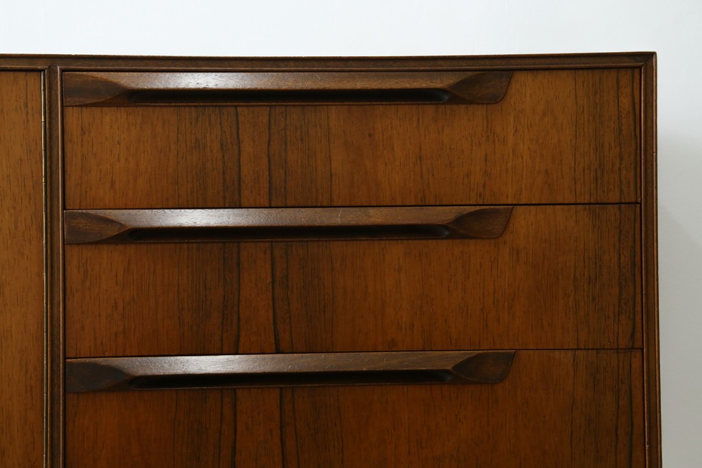 イギリスヴィンテージ　A.H.McIntosh(マッキントッシュ)社　深みある木の色合いが魅力のサイドボード　(R-079793)