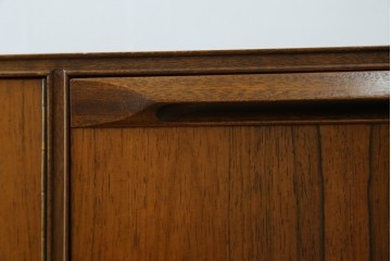 イギリスヴィンテージ　A.H.McIntosh(マッキントッシュ)社　深みある木の色合いが魅力のサイドボード　(R-079793)