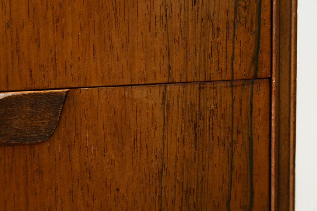 イギリスヴィンテージ　A.H.McIntosh(マッキントッシュ)社　深みある木の色合いが魅力のサイドボード　(R-079793)