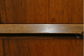 イギリスヴィンテージ　A.H.McIntosh(マッキントッシュ)社　深みある木の色合いが魅力のサイドボード　(R-079793)