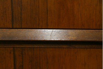 イギリスヴィンテージ　A.H.McIntosh(マッキントッシュ)社　深みある木の色合いが魅力のサイドボード　(R-079793)