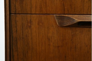 イギリスヴィンテージ　A.H.McIntosh(マッキントッシュ)社　深みある木の色合いが魅力のサイドボード　(R-079793)