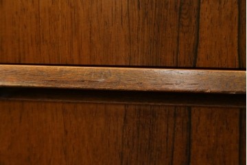 イギリスヴィンテージ　A.H.McIntosh(マッキントッシュ)社　深みある木の色合いが魅力のサイドボード　(R-079793)