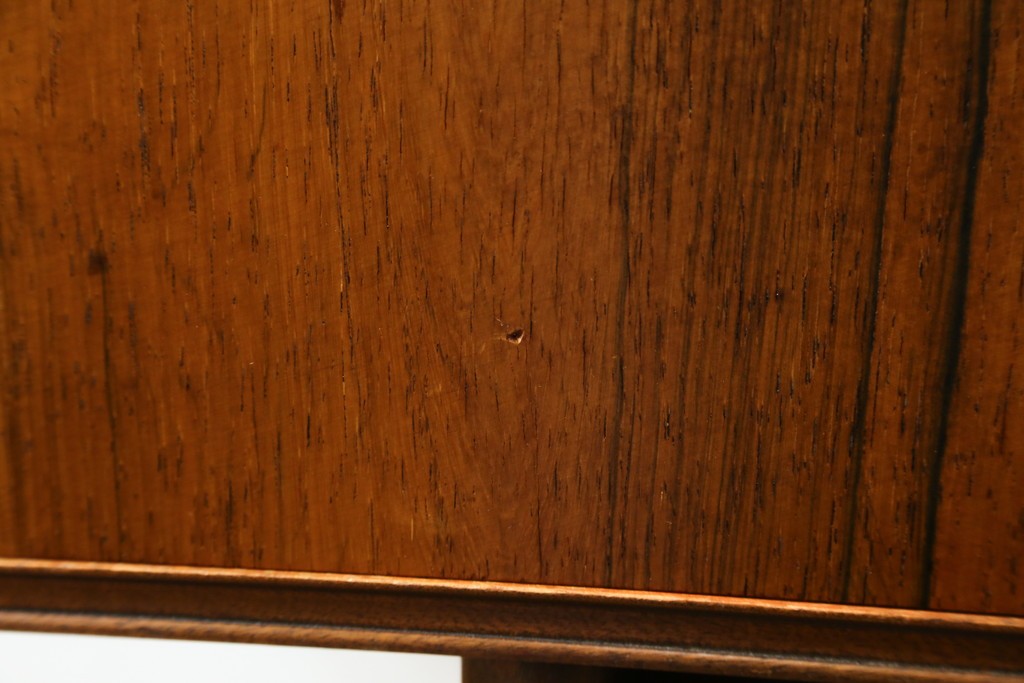 イギリスヴィンテージ　A.H.McIntosh(マッキントッシュ)社　深みある木の色合いが魅力のサイドボード　(R-079793)