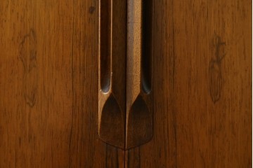 イギリスヴィンテージ　A.H.McIntosh(マッキントッシュ)社　深みある木の色合いが魅力のサイドボード　(R-079793)