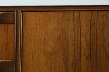 イギリスヴィンテージ　A.H.McIntosh(マッキントッシュ)社　深みある木の色合いが魅力のサイドボード　(R-079793)