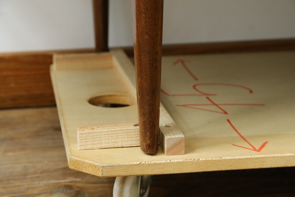 イギリスヴィンテージ　A.H.McIntosh(マッキントッシュ)社　深みある木の色合いが魅力のサイドボード　(R-079793)