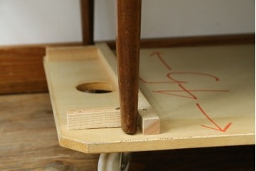 イギリスヴィンテージ　A.H.McIntosh(マッキントッシュ)社　深みある木の色合いが魅力のサイドボード　(R-079793)