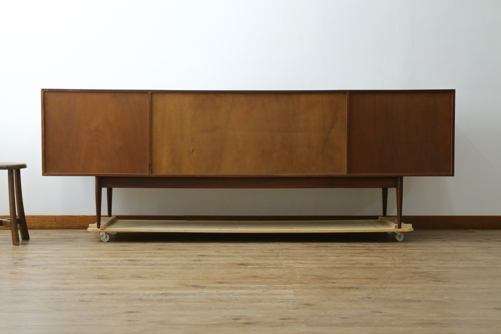 イギリスヴィンテージ　A.H.McIntosh(マッキントッシュ)社　深みある木の色合いが魅力のサイドボード　(R-079793)