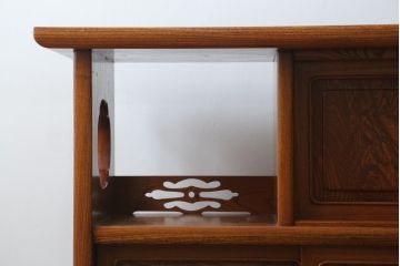 中古　美品!!　高級指物工芸家具　総欅(ケヤキ)材　漆塗り　重厚な佇まいが魅力の飾り棚(茶棚、収納棚、戸棚、サイドボード)(R-079794)