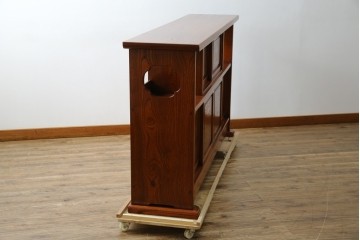 中古　美品!!　高級指物工芸家具　総欅(ケヤキ)材　漆塗り　重厚な佇まいが魅力の飾り棚　(R-079794)