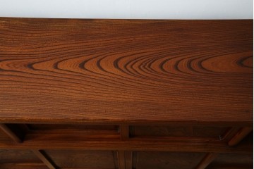 中古　美品!!　高級指物工芸家具　総欅(ケヤキ)材　漆塗り　重厚な佇まいが魅力の飾り棚　(R-079794)