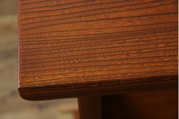 中古　美品!!　高級指物工芸家具　総欅(ケヤキ)材　漆塗り　重厚な佇まいが魅力の飾り棚　(R-079794)