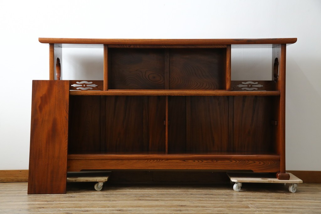 中古　美品!!　高級指物工芸家具　総欅(ケヤキ)材　漆塗り　重厚な佇まいが魅力の飾り棚　(R-079794)