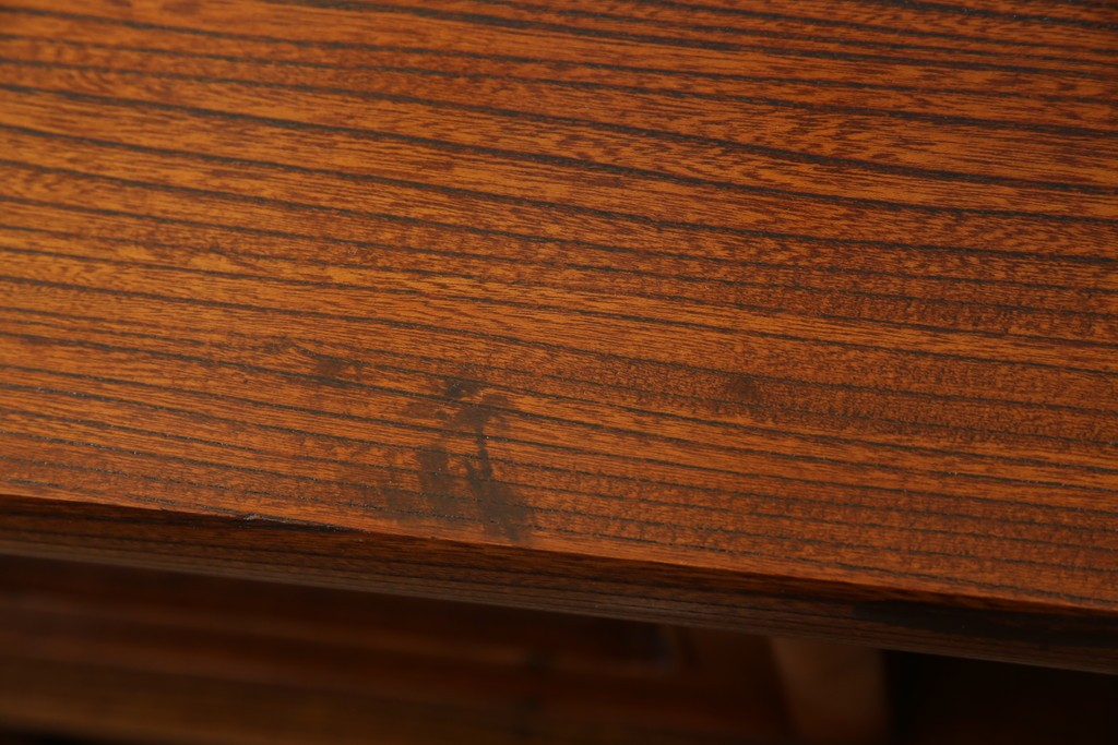 中古　美品!!　高級指物工芸家具　総欅(ケヤキ)材　漆塗り　重厚な佇まいが魅力の飾り棚　(R-079794)