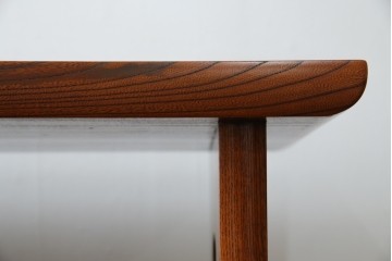 中古　美品!!　高級指物工芸家具　総欅(ケヤキ)材　漆塗り　重厚な佇まいが魅力の飾り棚　(R-079794)