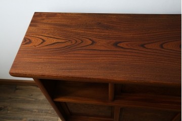 中古　美品!!　高級指物工芸家具　総欅(ケヤキ)材　漆塗り　重厚な佇まいが魅力の飾り棚　(R-079794)