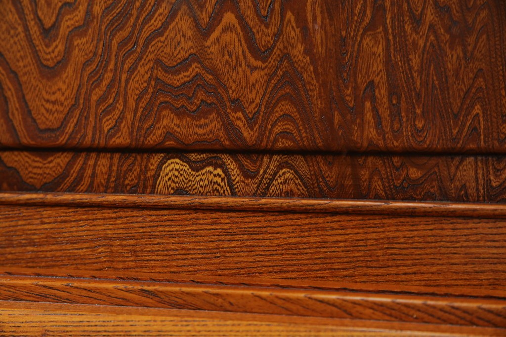 中古　美品!!　高級指物工芸家具　総欅(ケヤキ)材　漆塗り　重厚な佇まいが魅力の飾り棚　(R-079794)