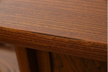 中古　美品!!　高級指物工芸家具　総欅(ケヤキ)材　漆塗り　重厚な佇まいが魅力の飾り棚　(R-079794)