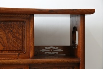 中古　美品!!　高級指物工芸家具　総欅(ケヤキ)材　漆塗り　重厚な佇まいが魅力の飾り棚　(R-079794)