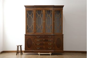 中古　ヒッコリーチェア(HICKORY CHAIR)　クラシカルで高級感溢れる照明付きのキャビネット(収納棚、戸棚、飾り棚、食器棚、カップボード)(定価約410万円)(R-079795)