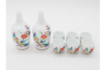 重要無形文化財　人間国宝　十三代 酒井田柿右衛門　有田焼　錦　菊鳥文　佳宴を盛り上げる酒器セット(とっくり、徳利、おちょこ、御猪口、ぐい呑み、和食器、共箱付き、裏印、花押)(R-079800)