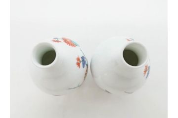 重要無形文化財　人間国宝　十三代 酒井田柿右衛門　有田焼　錦　菊鳥文　佳宴を盛り上げる酒器セット(とっくり、徳利、おちょこ、御猪口、ぐい呑み、和食器、共箱付き、裏印、花押)(R-079800)