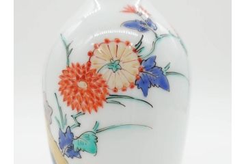 重要無形文化財　人間国宝　十三代 酒井田柿右衛門　有田焼　錦　菊鳥文　佳宴を盛り上げる酒器セット(とっくり、徳利、おちょこ、御猪口、ぐい呑み、和食器、共箱付き、裏印、花押)(R-079800)
