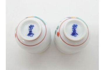 重要無形文化財　人間国宝　十三代 酒井田柿右衛門　有田焼　錦　菊鳥文　佳宴を盛り上げる酒器セット(とっくり、徳利、おちょこ、御猪口、ぐい呑み、和食器、共箱付き、裏印、花押)(R-079800)