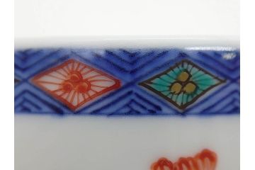 重要無形文化財　人間国宝　十三代 酒井田柿右衛門　有田焼　染錦　果実地文　気分も華やぐ湯呑5客セット(木の実、南天、ザクロ、柘榴、ぐい呑み、湯のみ、和食器、煎茶道具、共箱付き、裏印、花押)(R-079802)