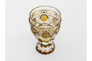 鹿児島県指定伝統工芸品　薩摩切子　色被せガラス　緻密なカッティングが見事な馬上杯(薩摩びーどろ、グラス、硝子、酒器、盃、ウコン布付き、共箱付き)(R-079803)